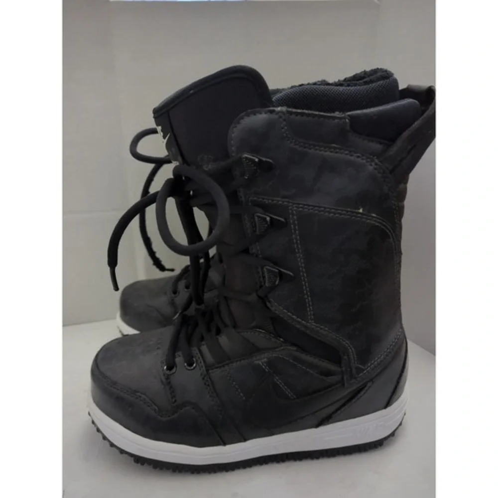Nike VAPEN Womens Size 5 Snowboard Boots 447124-001 Rare‎ 2011